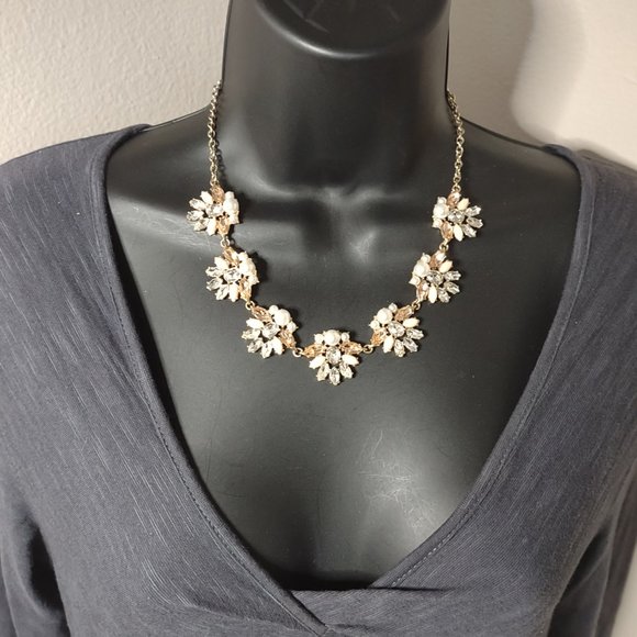 Metal, Faux Pearl, Glass, And Plastic Pretty Necklace 18.5 To 20.5 Inches - Picture 15 of 15